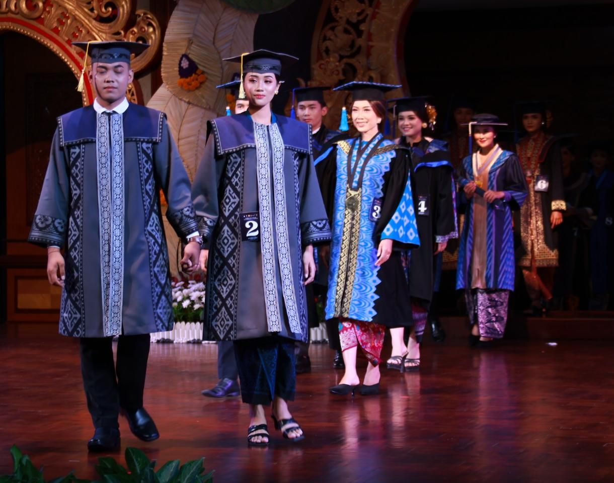 podiumnews.com-Dekranasda Bali Lombakan Busana Wisuda